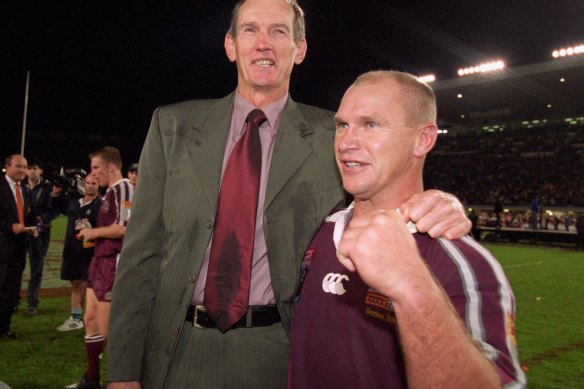 Wayne Bennett and Allan Langer after a 2002 State of Origin victory.