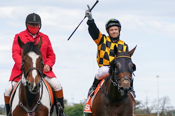 Brett Prebble returns to the mounting yard aboard Probabeel.