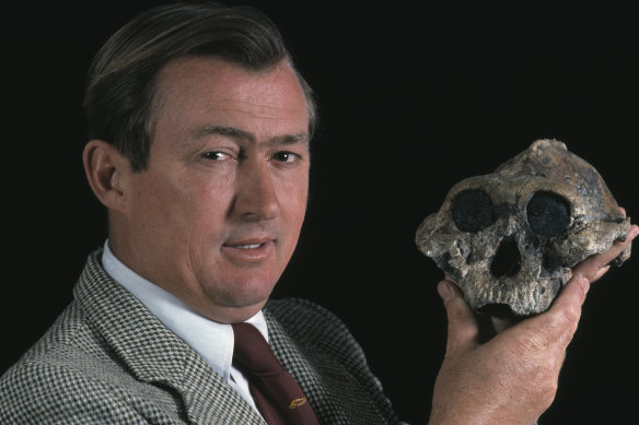 Anthropologist Richard Leakey with an Australopithecus skull.