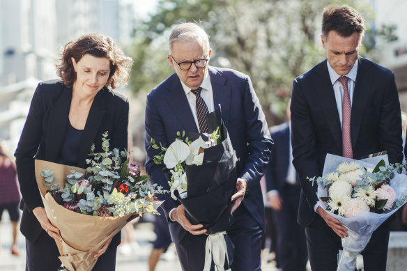 Spender laying flowers at the site of the attacks on Sunday alongside Prime Minister Anthony Albanese and NSW Premier Chris Minns.