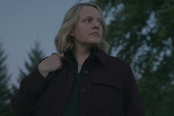 Elisabeth Moss’ June gets a slight makeover this season – she’s wearing pants for the first time.