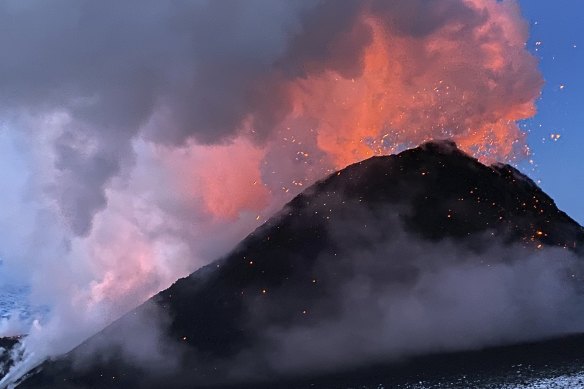 Peter Frankopan traces the impact of volcanic eruptions hundreds of years ago through Tang dynasty annals, Puebloan archaeology from the Colorado Plateau, Jain texts from Madhya Pradesh, and material from sacrificial sites in modern-day Denmark.