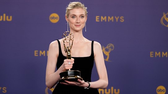 Elizabeth Debicki with her Emmy.