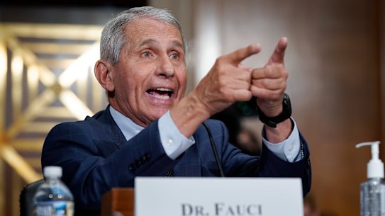 Fauci ha guidato la risposta medica statunitense alla pandemia di COVID-19, un ruolo che ha generato attriti costanti con il presidente Donald Trump.