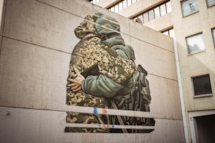 A mural in South Melbourne depicting a Ukrainian and a Russian soldier embracing by artist Peter Seaton has angered Melbourne’s Ukrainian community.