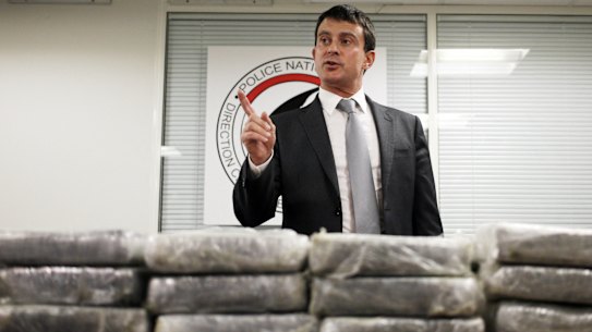 Then-French interior minister Manuel Valls in front of 1.3 tonnes of pure cocaine found on board a cargo plane in 2013.