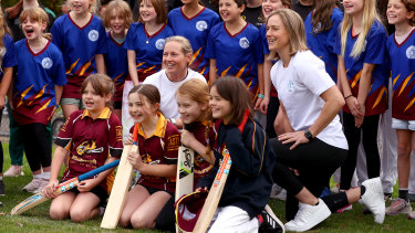 MELBOURNE, AUSTRALIA - MAY 20: Ellyse Perry poses with young cricketers during the Australian 2022 Commonwealth Games T20 Women’s Cricket squad announcement at Edinburgh Cricket Club on May 20, 2022 in Melbourne, Australia. (Photo by Kelly Defina/Getty Images)