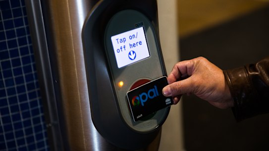 Credit card payments extended to Sydney's trains, but users miss out on Opal benefits
