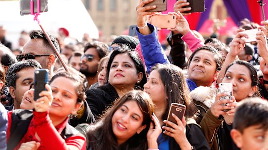 Crowds of Indian Australians flock to see Bollywood superstar Aishwarya Rai Bachchan in Federation Square, 2017.