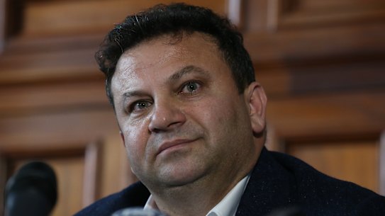 Eddie Hayson recebeu fiança. 