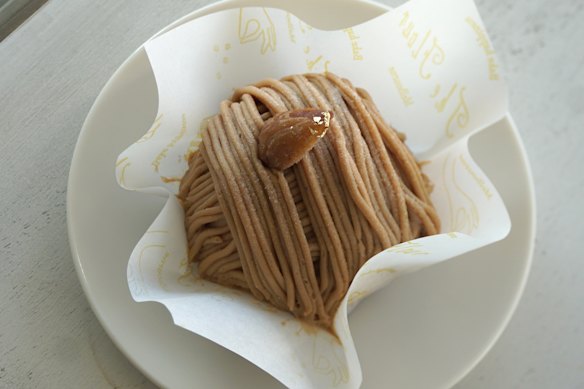 The Mont Blanc pastry with chestnut “noodles”, cream and candied chestnuts
