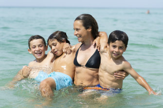 Sam Bloom with her sons in Thailand in 2013, shortly before the accident that would change her life. 