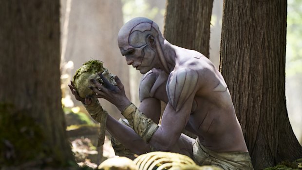 Jacob Elordi como a criatura de Frankenstein.