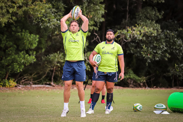 Hookers Dave Porecki and Folau Faingaa practice throwing at Wallabies training.