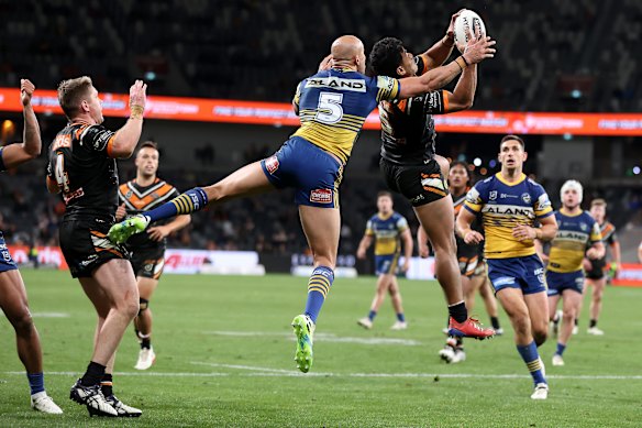 David Nofoaluma and Blake Ferguson battle for a high ball.