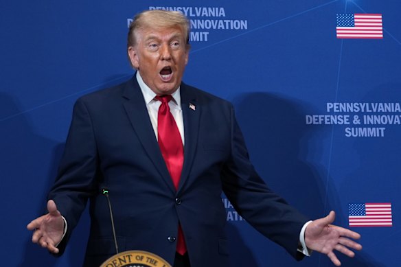 Il presidente degli Stati Uniti Donald Trump sostiene che il regime iraniano ne ha avuto abbastanza e desidera ardentemente “stabilirsi”.