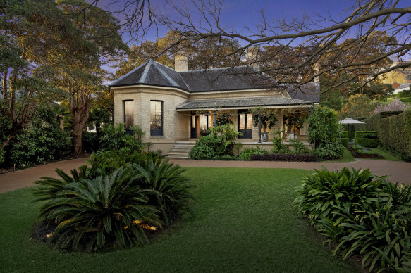 The Victorian villa Kailoa in McMahons Point was almost destroyed in 1980 to be tennis courts for Shore School. 