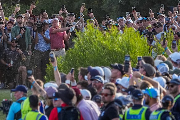 Australian crowds remain right behind Cam Smith and hope he can return to contention in the Majors