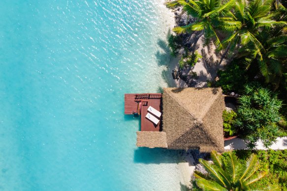 Relax on the South Pacific’s most pristine lagoon... Aitutaki Lagoon Private Island Resort.