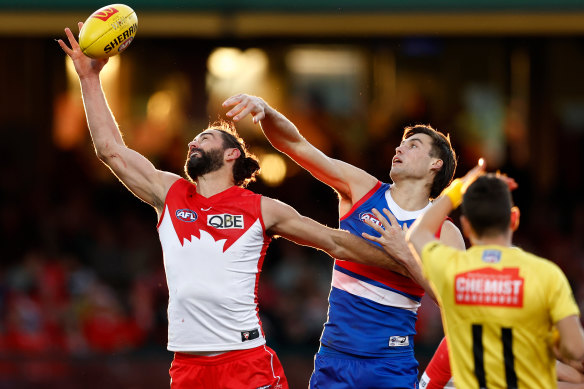 Brodie Grundy of the Swans and Sam Darcy of the Bulldogs compete for the ball.