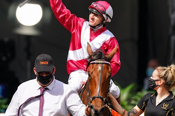 William Pike returns to the mounting yard with Arcadia Queen. 