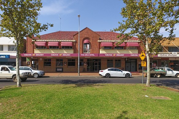 Jim Knox vendió The Area, otro pub de la ciudad, en 2024 por unos 30 millones de dólares.