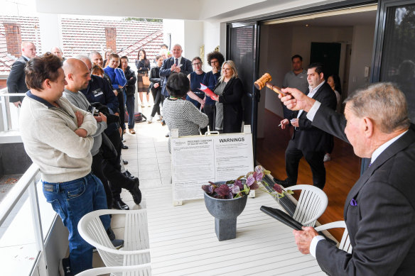 A Dulwich Hill apartment sold for $880,000 at auction on Saturday.