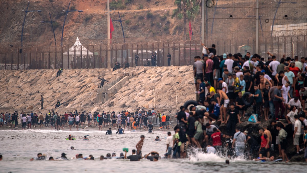60,000 flood Spanish town in 24 hours, in major border breach
