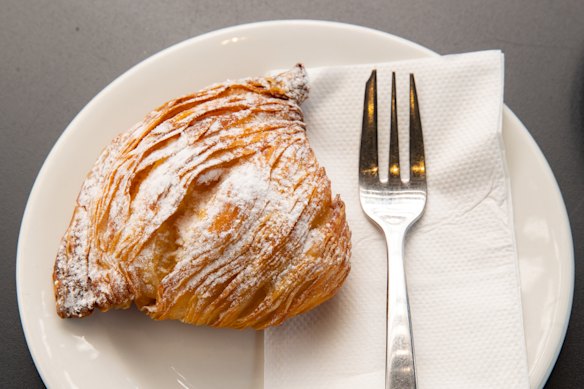 Pulcinella’s sfogliatella.