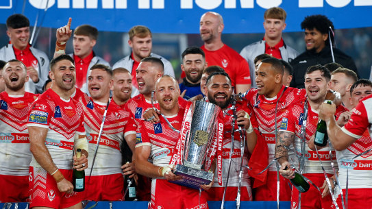James Roby (centre) celebrates St Helens fourth straight Super League title last year