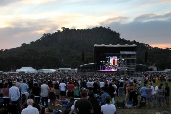 Fleeing Eagles and a crowd-surfing Boss: Hanging 10 at the ...