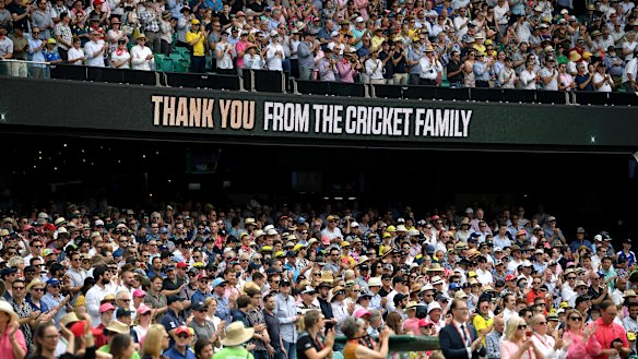 Spectators stand for a minute's applause at the SCG.