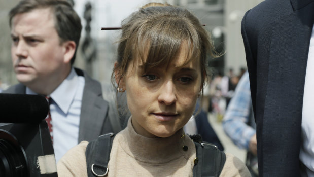 Actress Allison Mack leaves a Brooklyn court on Monday