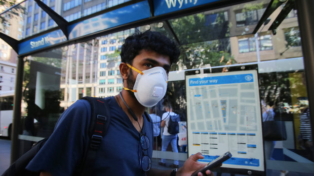 The chief medical officer has backed the voluntary use of face masks on public transport.