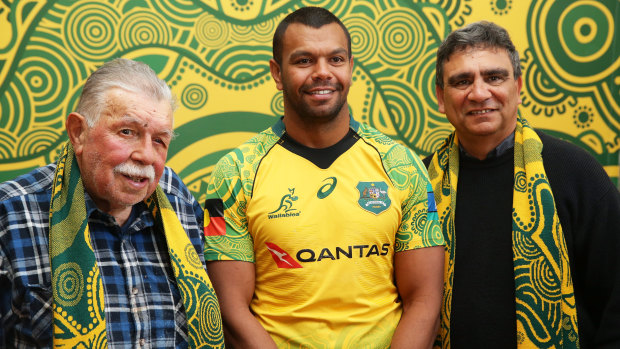 Lloyd McDermott pictured with Kurtley Beale and Glen Ella.