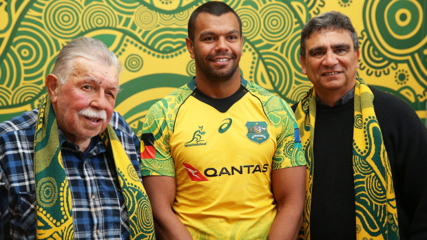 Kurtley Beale, centre, with the late Lloyd McDermott (left) and Gary Ella (right), at the launch of the first Wallabies Indigenous jersey in 2017. 