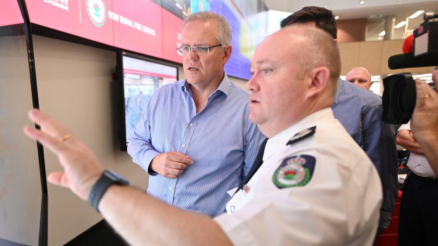 Prime Minister Scott Morrison is briefed by NSW RFS Commissioner Shane Fitzsimmons in the NSW Rural Fire Service control room in Sydney on Sunday.