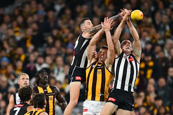 Jeremy Howe punches the ball clear of Meek and Darcy Cameron.