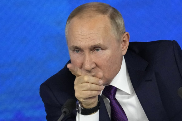 “You should give guarantees. You!” Vladimir Putin responds to a British journalist asking about  the threat of military incursions on the Ukraine border. 