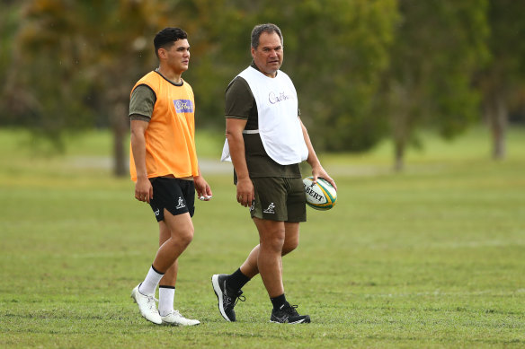 Noah Lolesio and Dave Rennie chat on the eve of the third Test against France. 