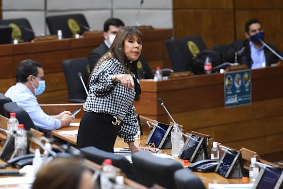 La senatrice paraguaiana Celeste Amarilla ha pubblicato una serie di commenti che deridevano le origini, l'educazione e l'aspetto africano di Mbappé.