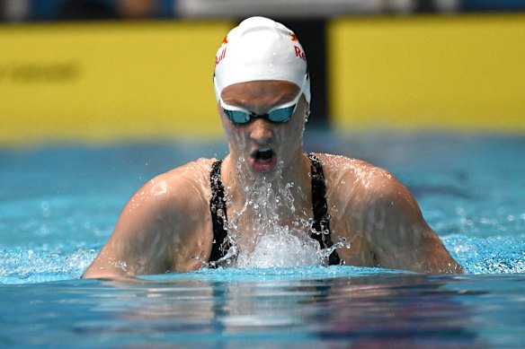 Summer McIntosh competes at Canada’s swimming trials. 