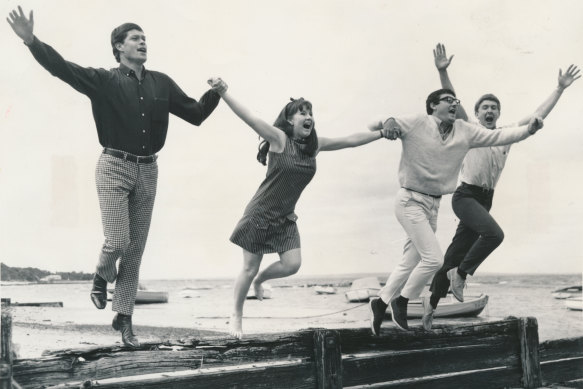 Keith Potger, Judith Durham, Athol Guy and Bruce Woodley in a publicity stunt for The Seekers.