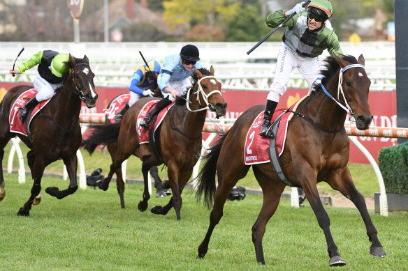 Incentivise romps home to win the Caulfield Cup and become the raging favourite for Tuesday’s Melbourne Cup. 