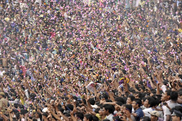 A huge crowd celebrated 2014 IPL champions Kolkata Knight Riders in Kolkata, India. 
