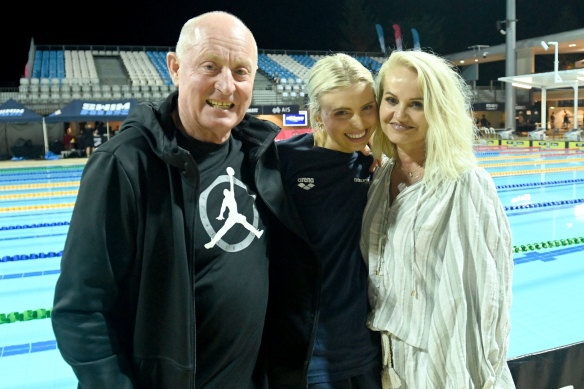 Alexa Leary with her parents Russ and Belinda after being announced as a member of the Australian Dolphins team for the World Para Swimming Championships. 