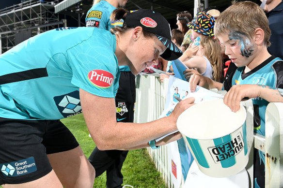 Grace Harris of the Brisbane Heat signs autographs.