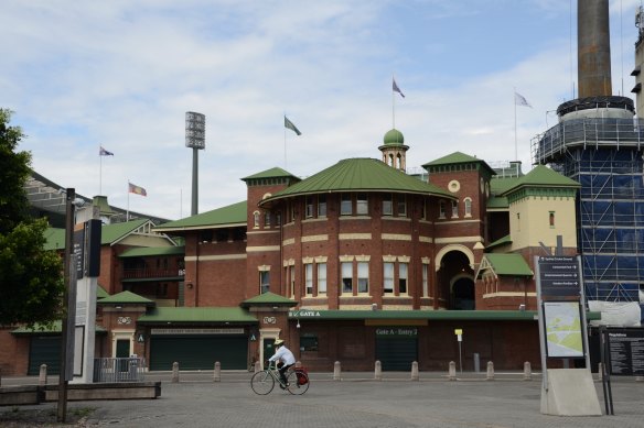 Play is suspended at the SCG on Friday after Victoria’s Will Sutherland tested positive for COVID-19.