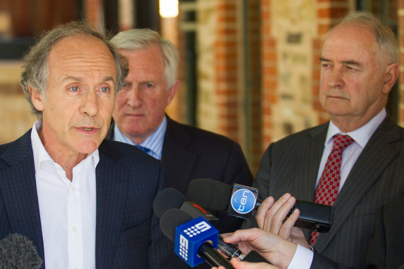 Chief Scientist Alan Finkel and Ross Garnaut (right) at a renewable energy summit in Adelaide in 2016.