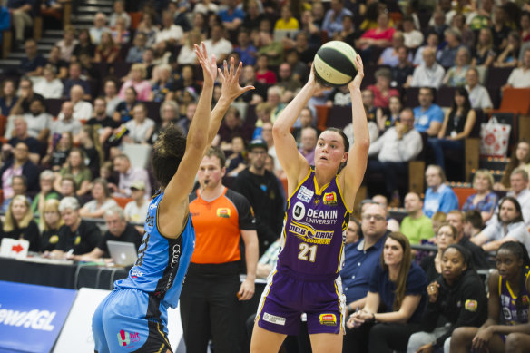 Stella Beck notched 17 points as a stand-in point guard for the Boomers in their overtime loss against the Canberra Capitals last night.